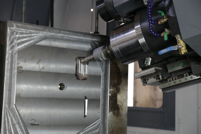 為什么臺翰機械的深孔機床是敞開式結構？