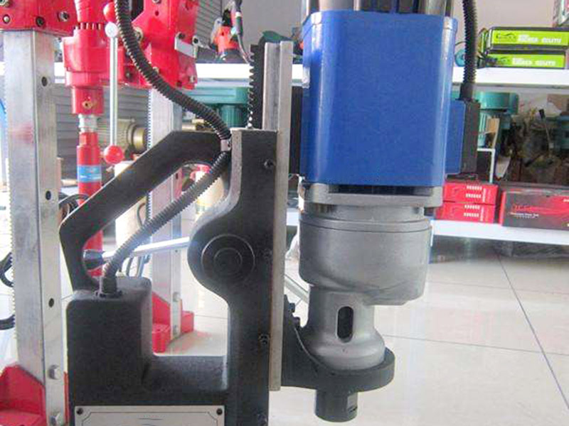 磁力鉆孔機(jī)怎么安裝換鉆頭?